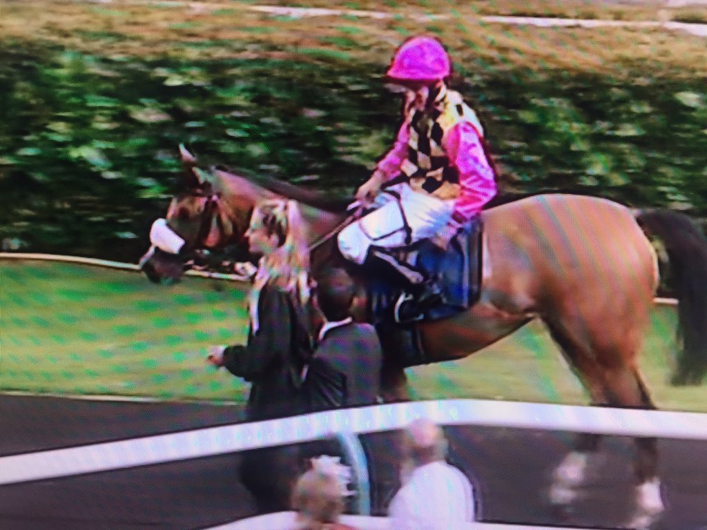 amajox's tweet photo. What a finish! #photo Congrats @amajox #champ Simon Walker #toptactics wins @DoncasterRaces #Rosette Alan Swinbank https://t.co/rIetR4kwVc