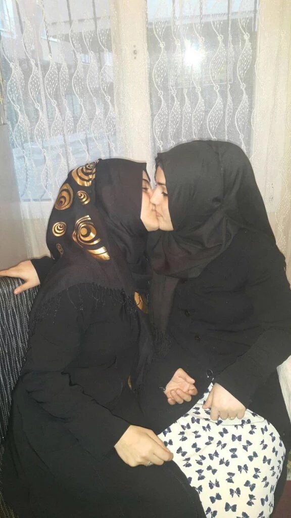 Turban Tesettür on Twitter "Öpüşen türbanlılar https //t.co/Kd6OW1tuFX" / Twitter