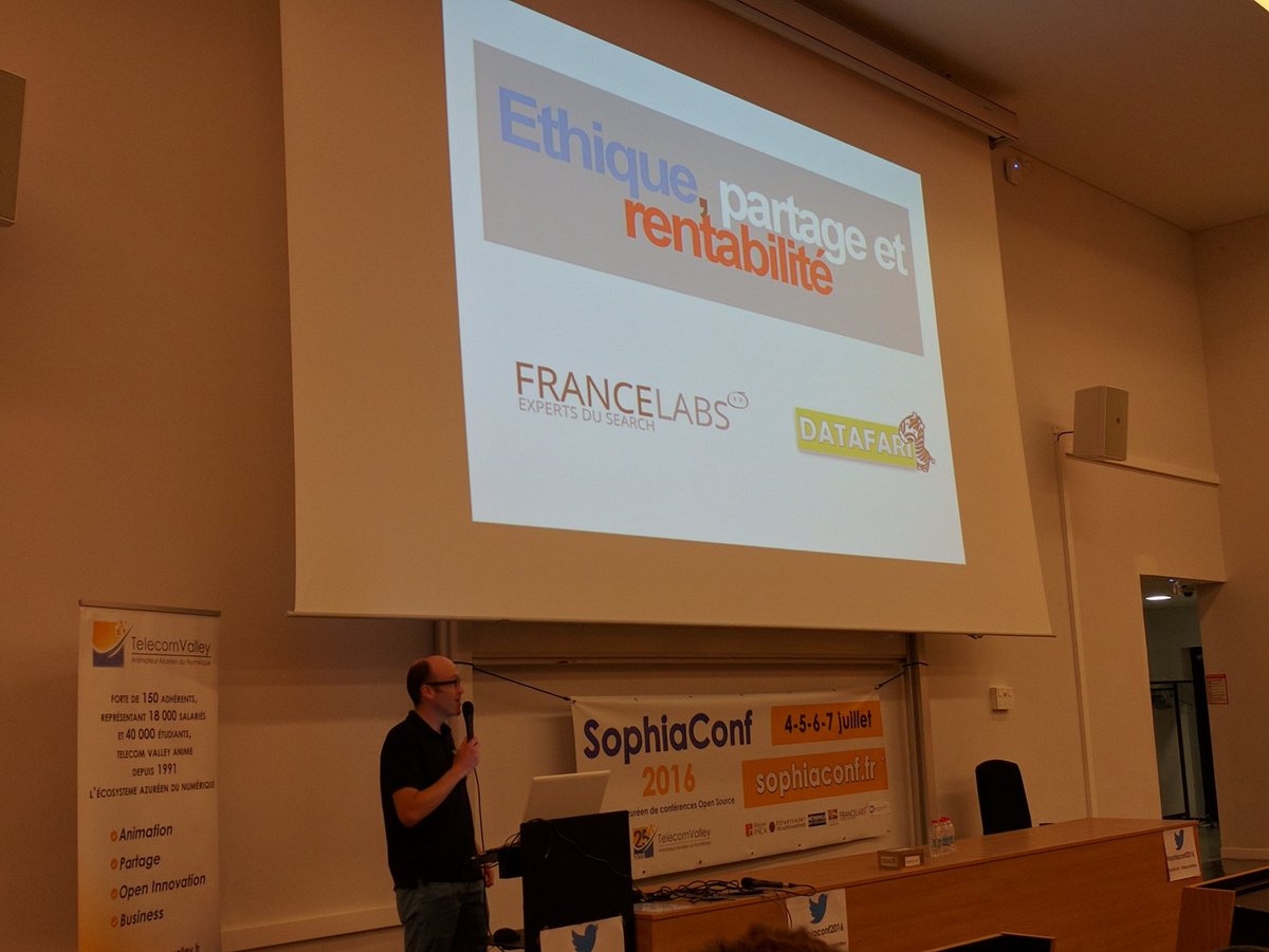 PulseTotem's tweet photo. Notre hôte, Cédric @francelabs, dernier speaker de ce bel événement #SophiaConf2016 ! https://t.co/Kph3ZzwlEs