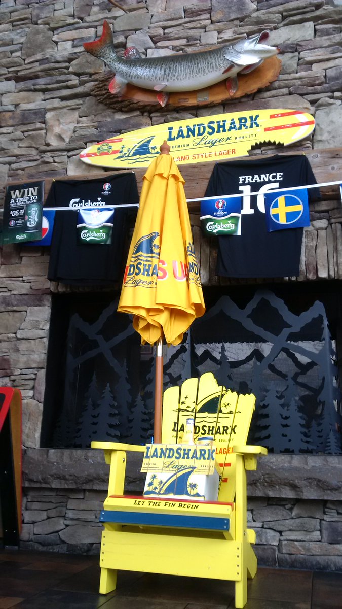 moosewinooskis's tweet photo. Join us at @moosewinooskis to find out how you can win this sweet Muskoka set! @LandSharkCA https://t.co/6LAj2PRPEy