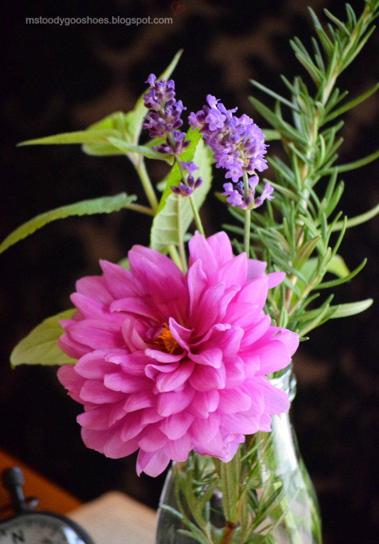 Using herbs in flower arrangements is so pretty!  alittleclaireification.com/2016/07/07/usi… <a href="/ALittleClaire/">ALilClaireification</a> #herbs #flowers