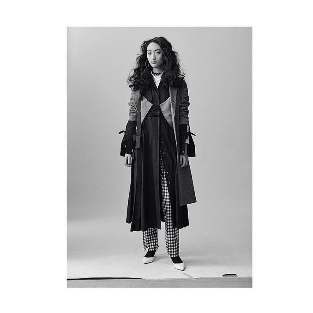 oneninetynine's tweet image. styled by vanissa antonious #oneninetynine_vanissaantonious 
Rowena for @offblackmag by @marc_hibbert @claire__grec…