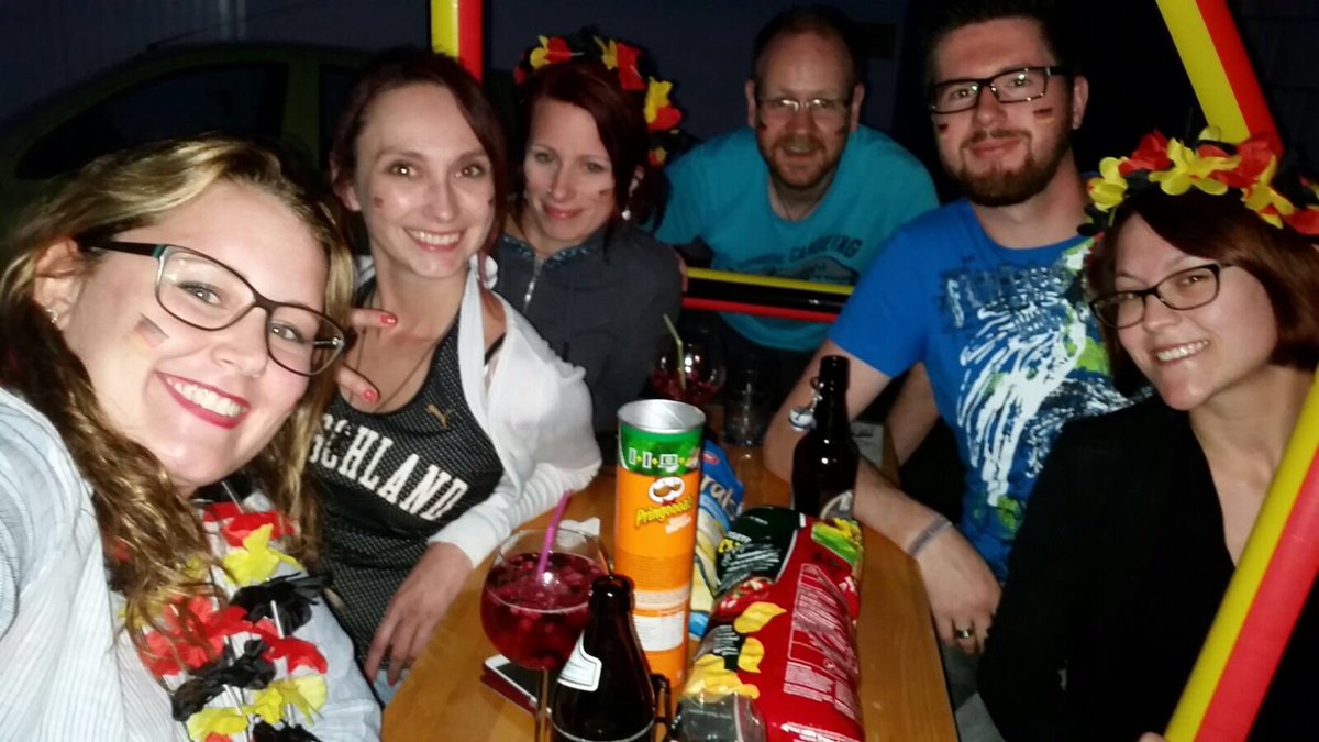 GartenClautscha's tweet photo. Sehr sehr schade..Ihr wart super Jungs! Trotz allem eine schöne EM! Danke #vivelamannschaft #em2016 #WirKommenWieder https://t.co/41K4V0Hh4W
