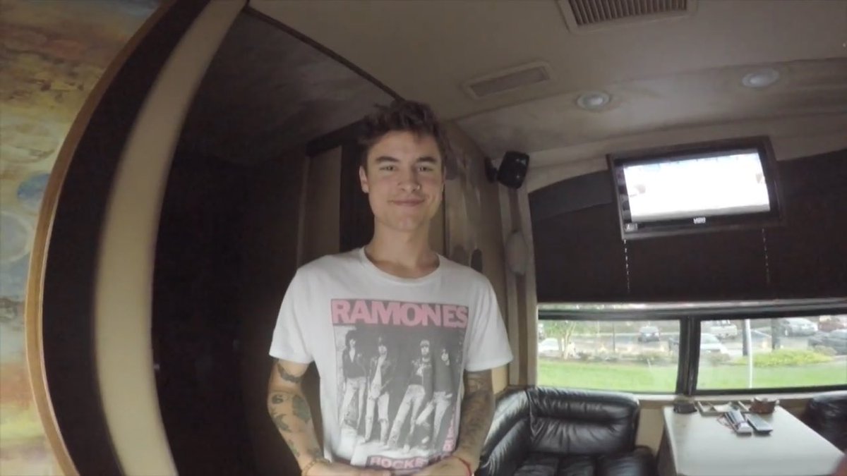 trinzavala's tweet image. #TeenChoice #ChoiceYouTuber @KianLawley 

rt if you want Kian to win