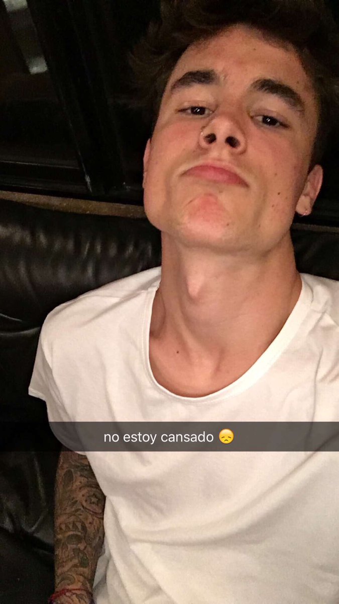 trinzavala's tweet image. #TeenChoice #ChoiceYouTuber @KianLawley 

rt if you want Kian to win