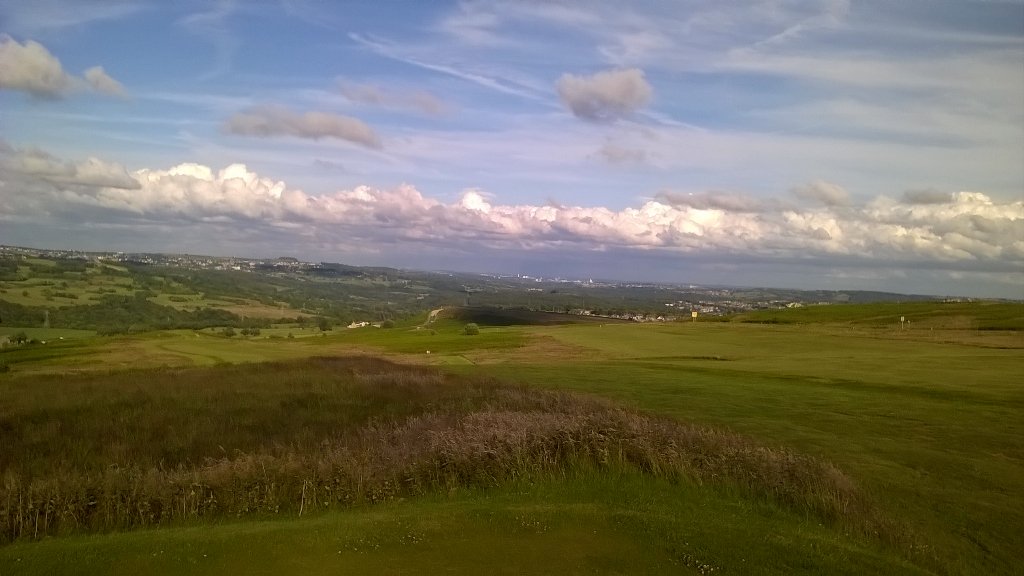 markeramsden's tweet photo. 6th tee @BaildonGolfClub looking towards east Leeds and the power stations #hirachel @RRamsdenx https://t.co/5PjtMsXhhK