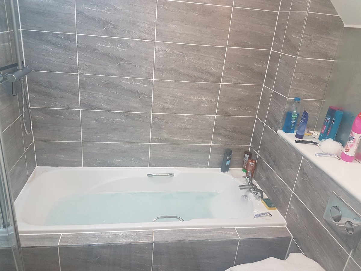 MattyAdams2's tweet photo. Get home from a long days work and she run me a bath shes a keeper #misses #propersort @KellyR_90 @GolfAntequera https://t.co/PH5QxxkW6X