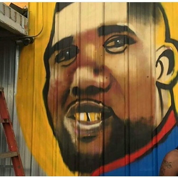 WORLDSTAR's tweet image. The owner of the store that #AltonSterling was killed at allowed for an artist to paint a mural there in his honor