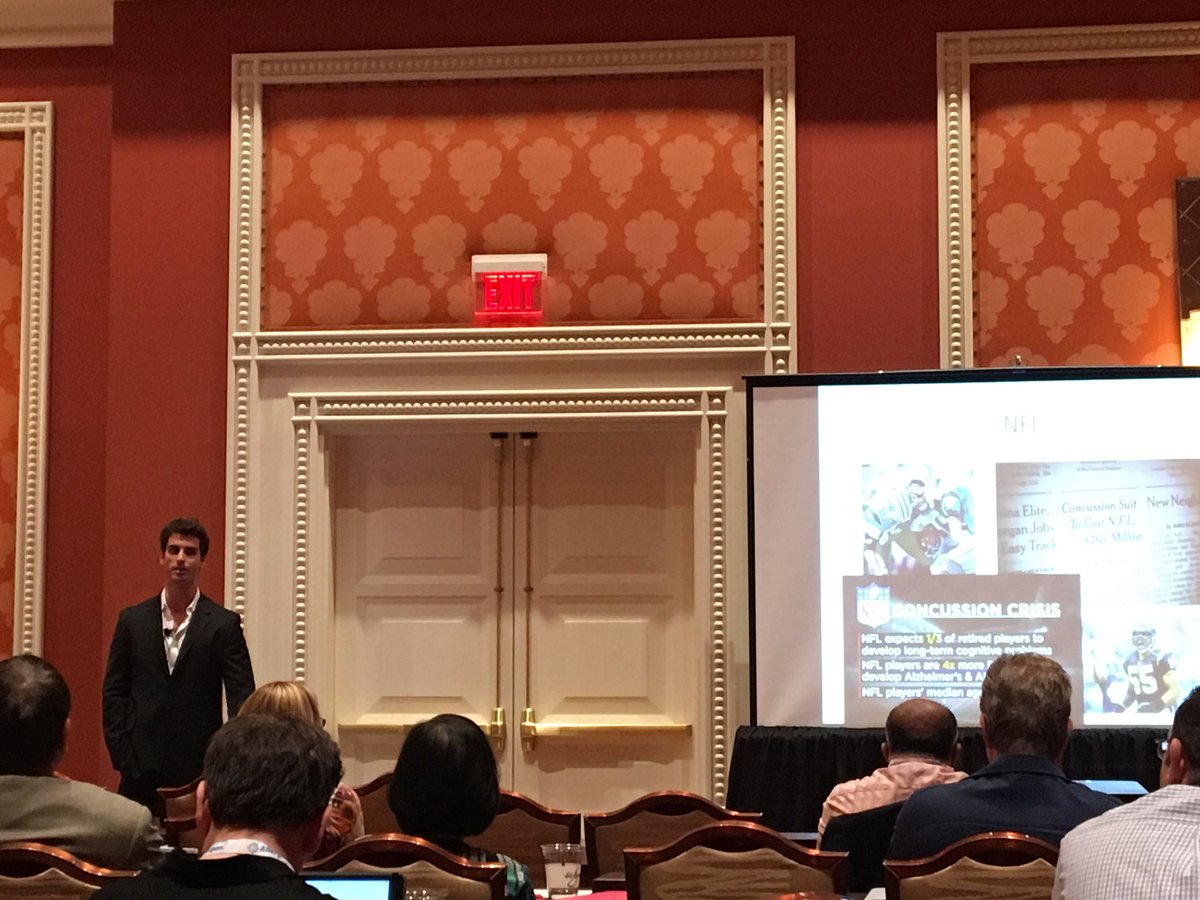 CellSurgicalNet's tweet image. Sean Berman presenting his Concussion study at The Aesthetic Show @CellSurgicalNet #stemcell