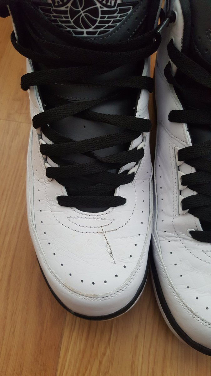 Shawn8484's tweet photo. @nikestore @RSVPHeat @RSVPKINGZ @R2theFitz @ComplexSneakers Y Nike lowers quality? First Night Worn. #Kickreturns https://t.co/Fq8hgLFTQu