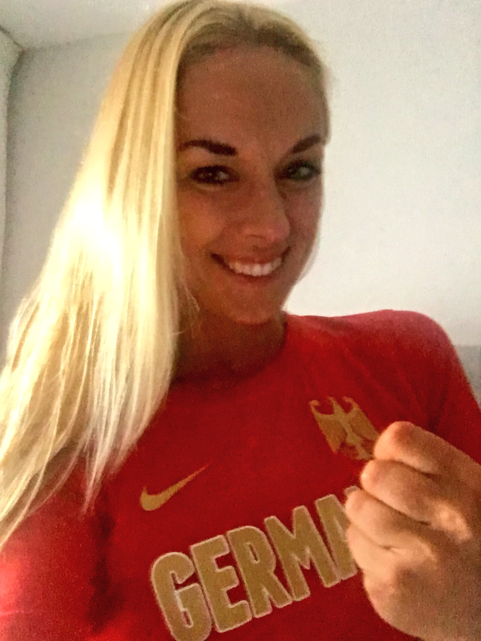 Sabine Lisicki on Twitter: "Die Daumen sind gedrückt!!! Auf geht's 🏻 # ...