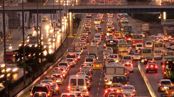 Tatilden dönüş çilesi başladı... İşte yolların son durumu
cumhuriyet.com.tr/haber/turkiye/…