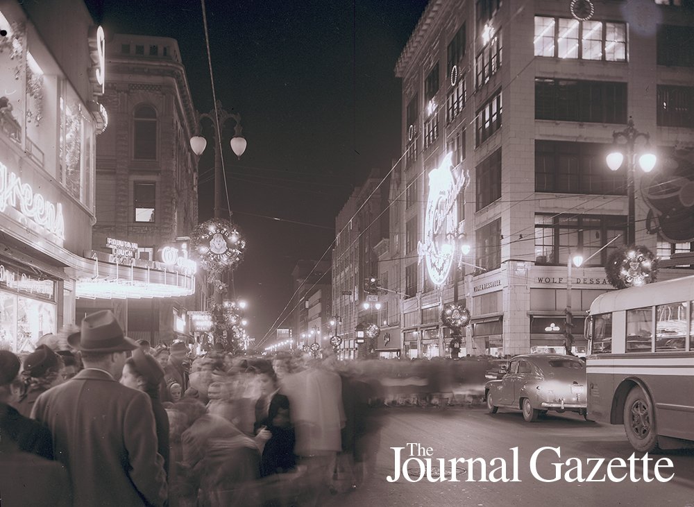 JGFeatures's tweet image. Let's do Christmas in July with a #TBT to #DTFW decorations, Nov. 18, 1949. #AllenCo200 @fwdid