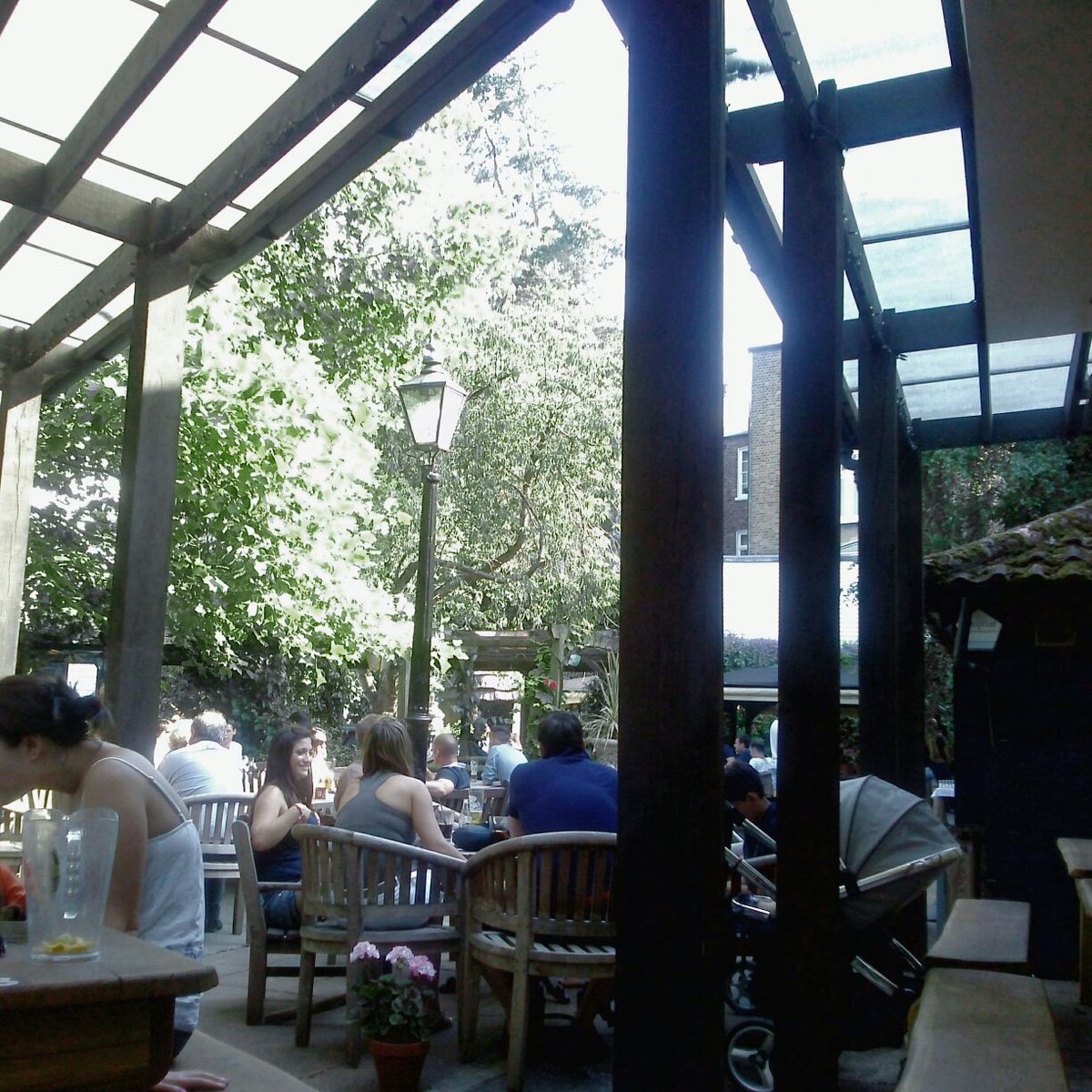 epicstreetstyle's tweet photo. Best pub garden...π» #spaniardsinn #hampsteadheath #london #fashionblogger #lifestyle #travel #pub #epicstreetstyle https://t.co/jak22aceRR