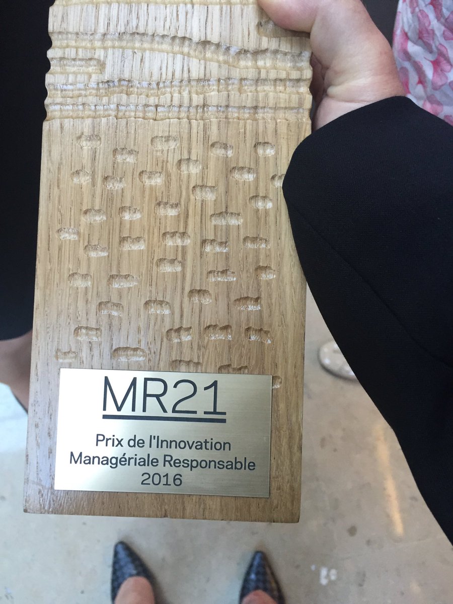 Mc_Lanne's tweet photo. Bravo bravissimo @artupox ! Elle rafle tous les prix ! #TLR2016 et maintenant #MR21 👍🏻👍🏻👍🏻😃💐🏆 #RSE #social https://t.co/f7CoLRbTVp