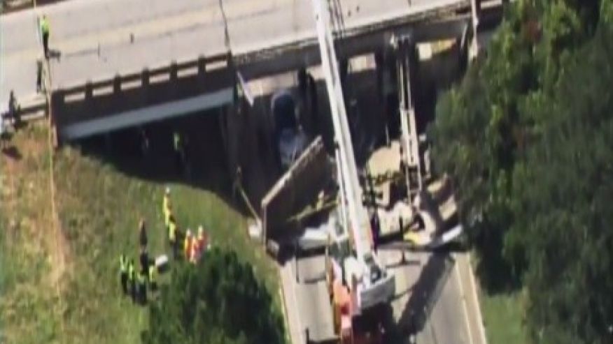 FoxNews's tweet image. Partial bridge collapse kills child, injures mother in Texas fxn.ws/29lkzPY