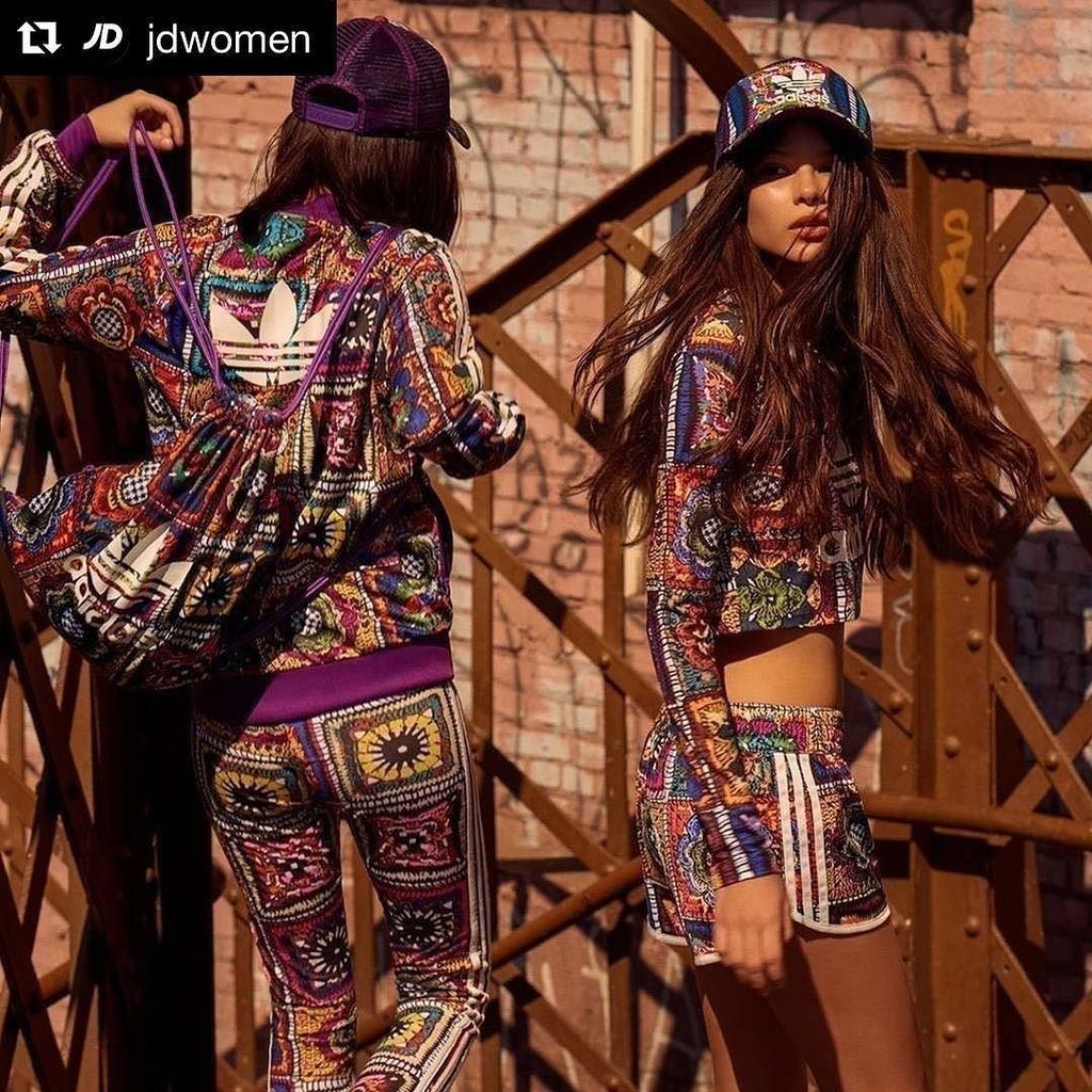 melodyfix's tweet photo. Loving the print in their new collection! RP: @jdwomen 🍃🌸 We're feelin' #floral! 🌸🍃 Bright… https://t.co/5ljw5zYnfP https://t.co/6zRCM61zW0