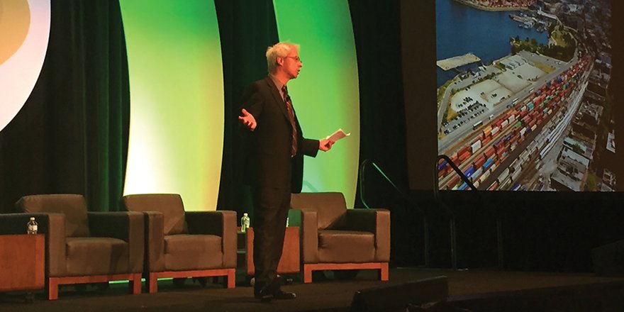 OTC_gc's tweet photo. Scott Streiner est au #PSCC16 et discute la modernisation de la rΓ©glementation du transport au Canada https://t.co/IPSvyPJRsV