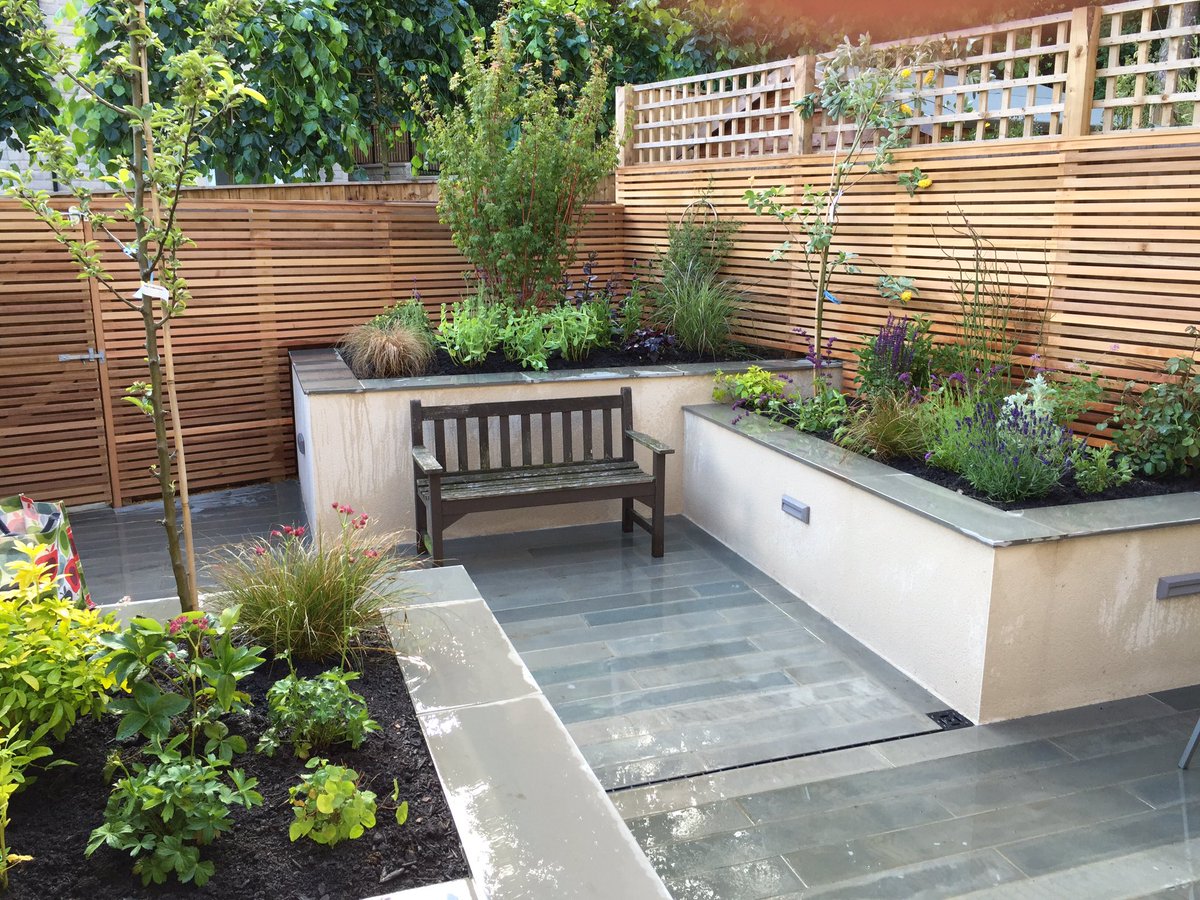 PWPLandscape's tweet photo. Platinum plank paving #natural_paving with cedar slatted screens #silvatimber nicely planted https://t.co/LKhQZ5xGaN