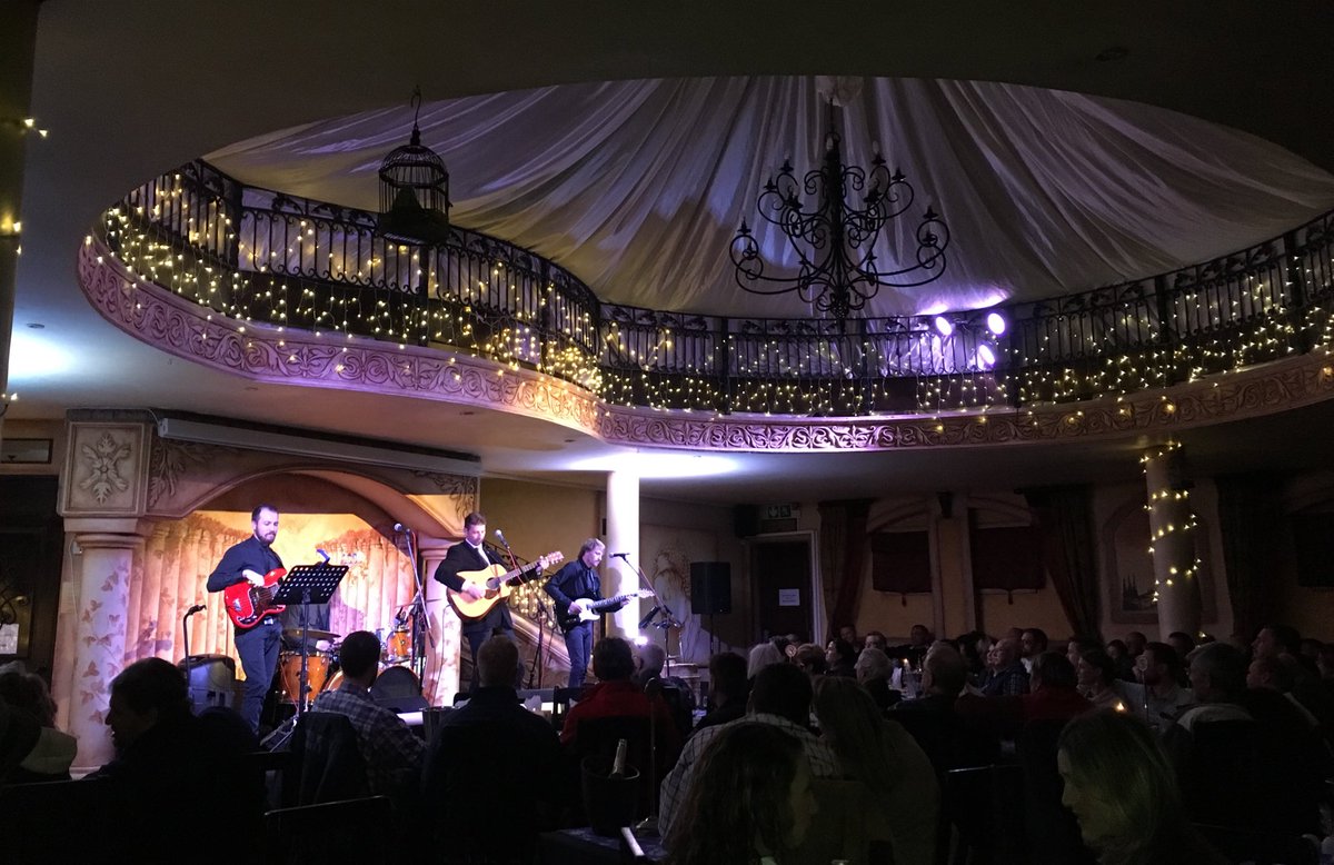 Die Blou Hond tweet media