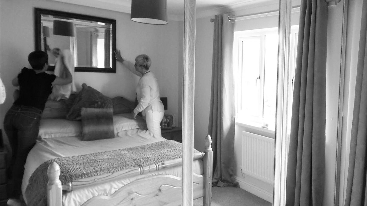 ImproveMyMove's tweet image. The Official IMM team hard at work! #makethatmirrorsparkle ✨