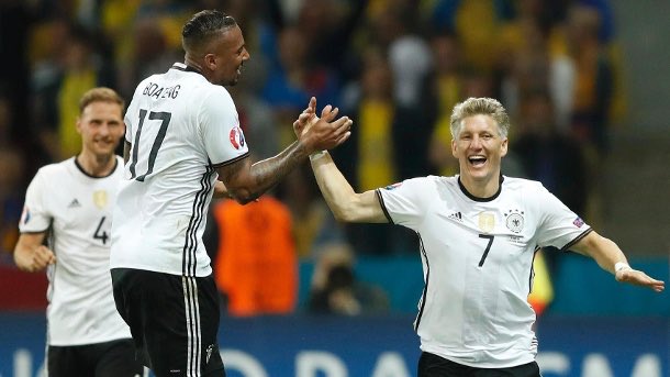 NLTHuyen's tweet photo. We can do it  🍀🍀 🍀. Let's win this match 🍀🎉🎉🎉🎊🎊🎊@DFB_Team #JederFeurJeden https://t.co/9951QWdmi1