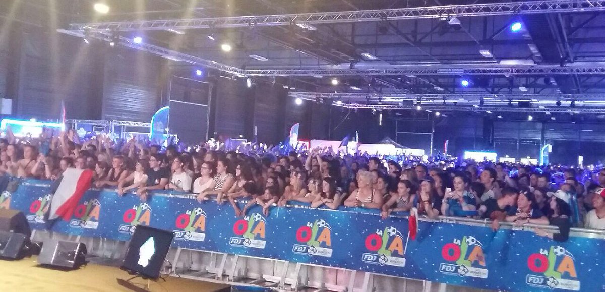 3000 personnes pour #FRAGER #EURO2016 à <a href="/Angers/">Ville d'Angers</a> avec l'<a href="/EteFDJ/">TourneeOlaFDJ</a> @FDJ : merci les #Angevins !