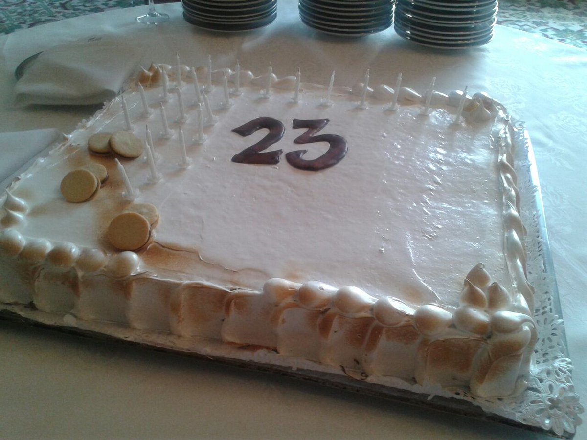 SilLPerez's tweet photo. Torta de los 23 años @LlaoLlaoHotel https://t.co/wSlnborRyB