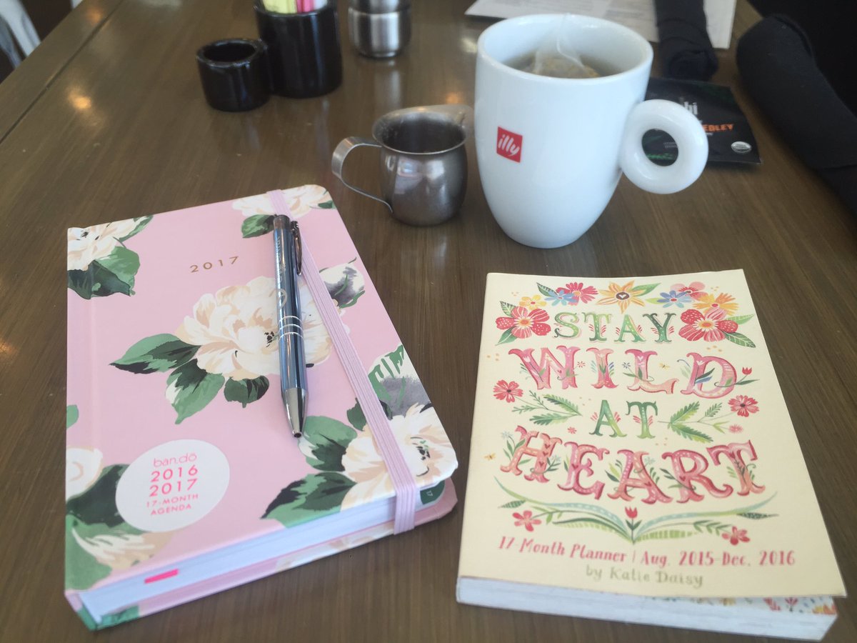 ChellewProduct's tweet photo. New planner & diary mini. Stationary makes us v happy!! #selfconfessedstationaryadict #prettypages π #artofwriting https://t.co/ebsZ4kwCp1