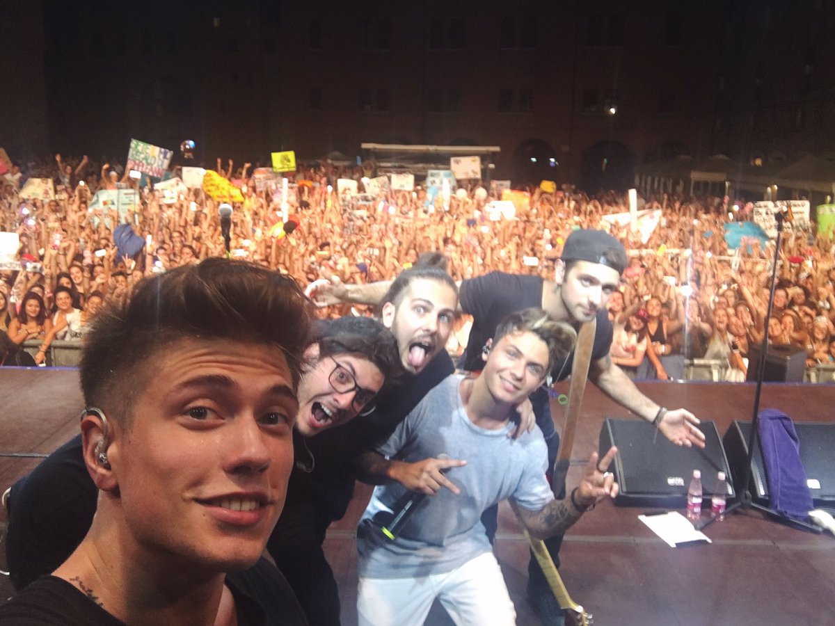 BenjieFede's tweet photo. FERRARA ❤️❤️ che serata fantastica 😘 https://t.co/OfuCr1NhyH