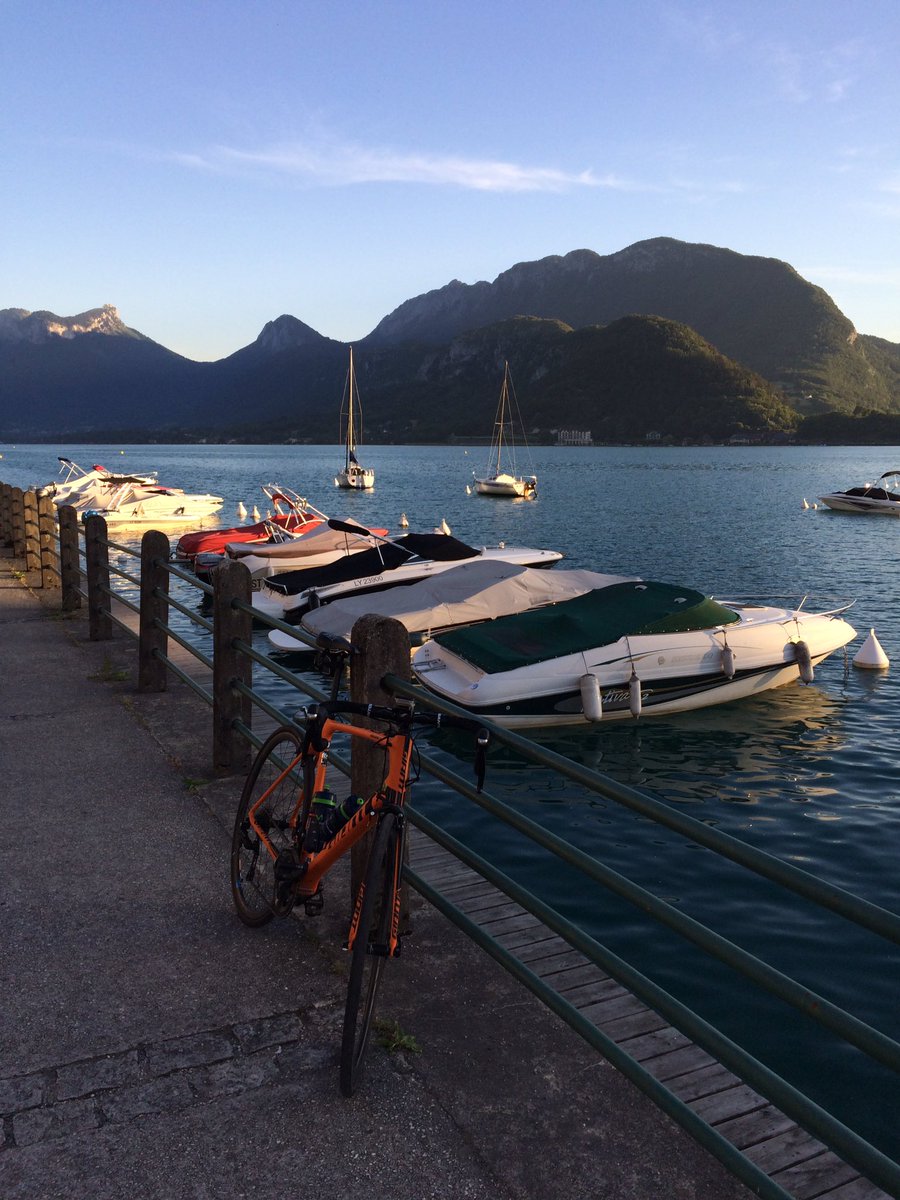 robclarkrockley's tweet photo. It's 10 years since we brought school groups here with @Rockley1 and @skiweekender - still beautiful #Hautesavoie https://t.co/UI3Sz0pkob