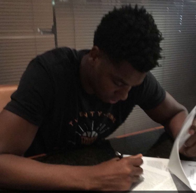 ViceCityAlerts's tweet image. Now that Wade is gone is Hassan the new face of the franchise? 🤔 #HeatNation #AgentBlock