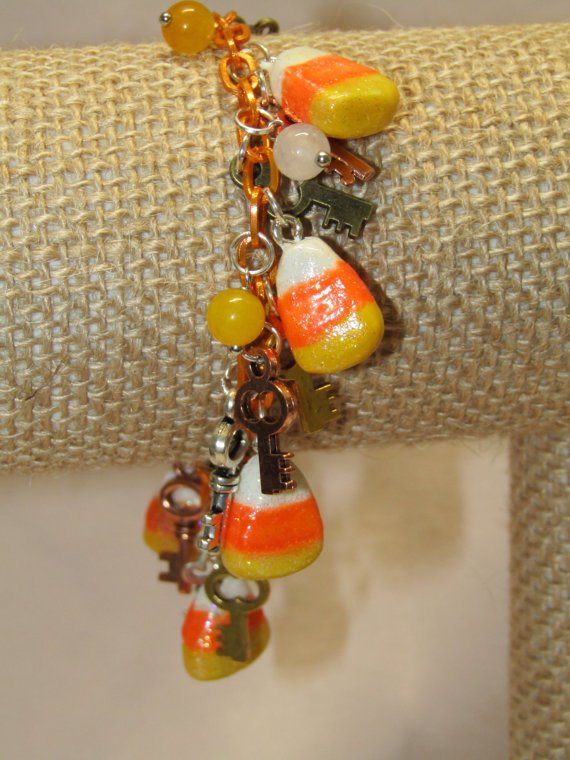 JewelryDesignDe's tweet photo. https://t.co/5EXM5AgZJ0 #Halloween #jewelry #candycorn #bracelet #claybeads https://t.co/s1ZI8A98AL