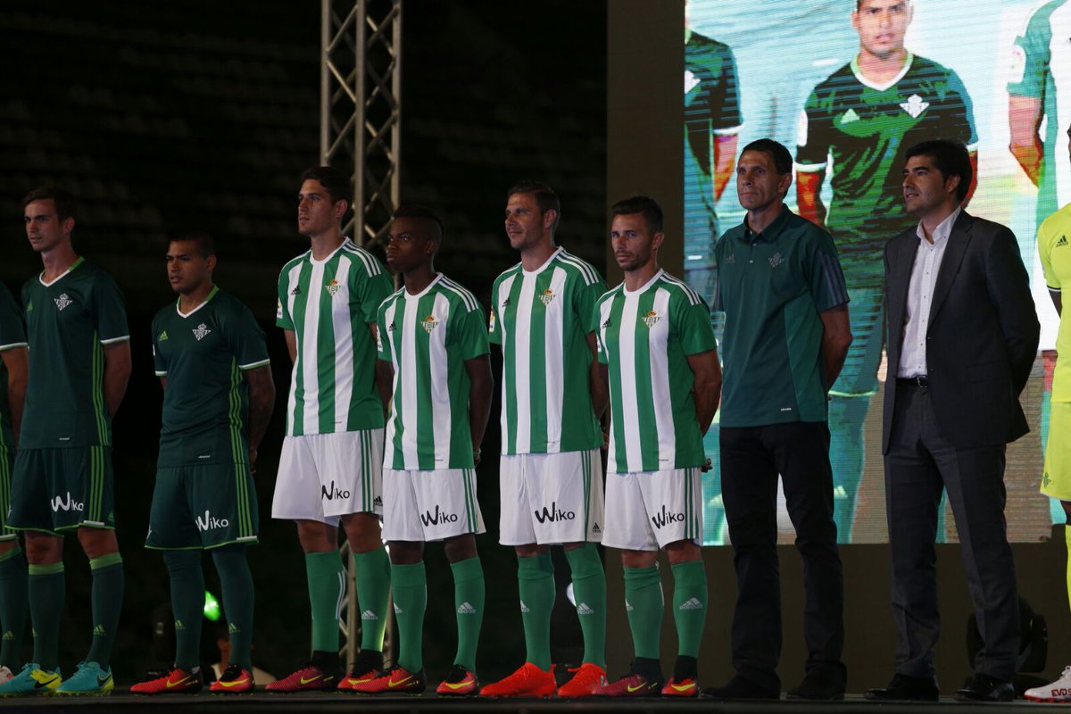 Hilo del Real Betis CmykWrmWEAEy9by