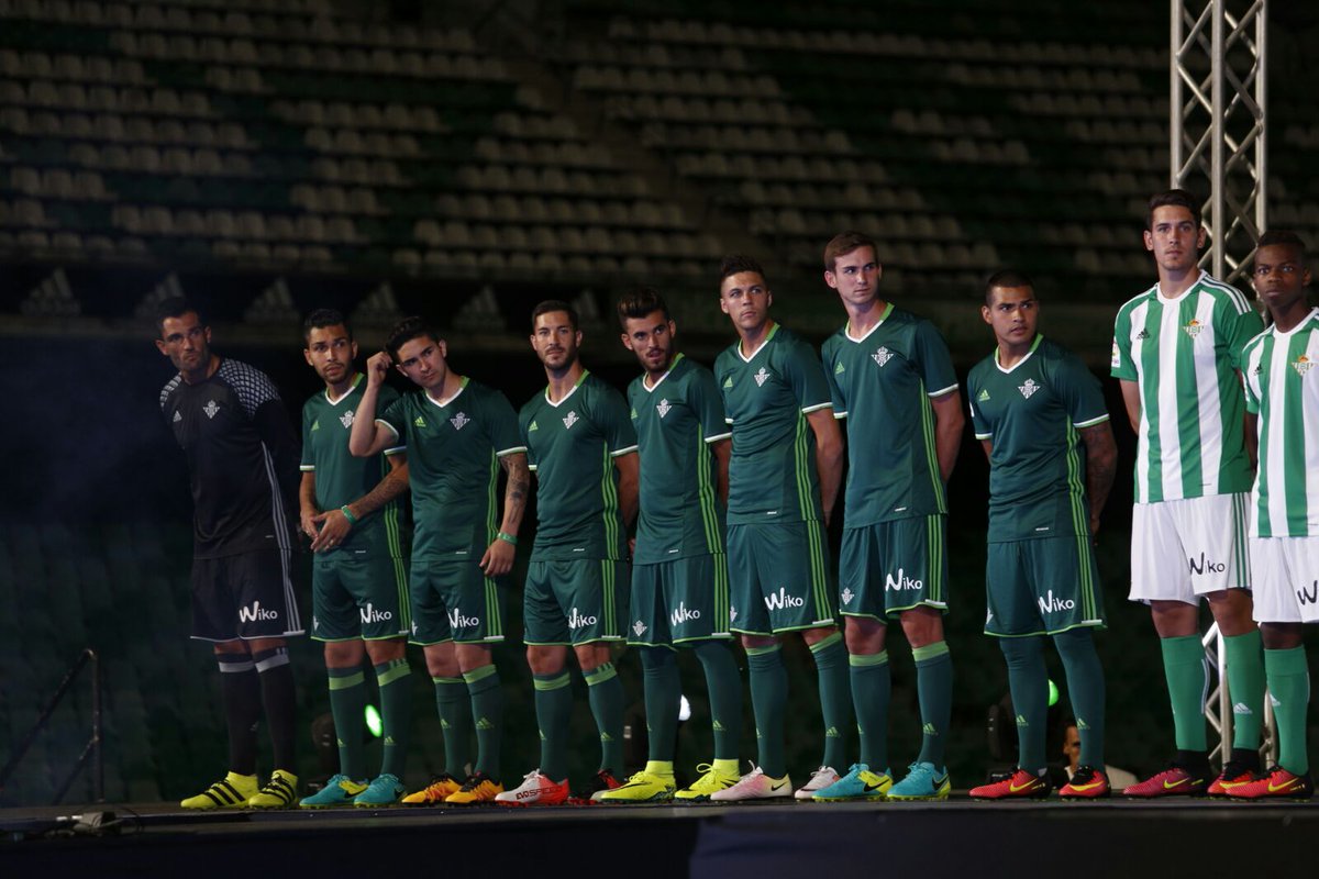 Hilo del Real Betis CmykX6uWIAABaTS