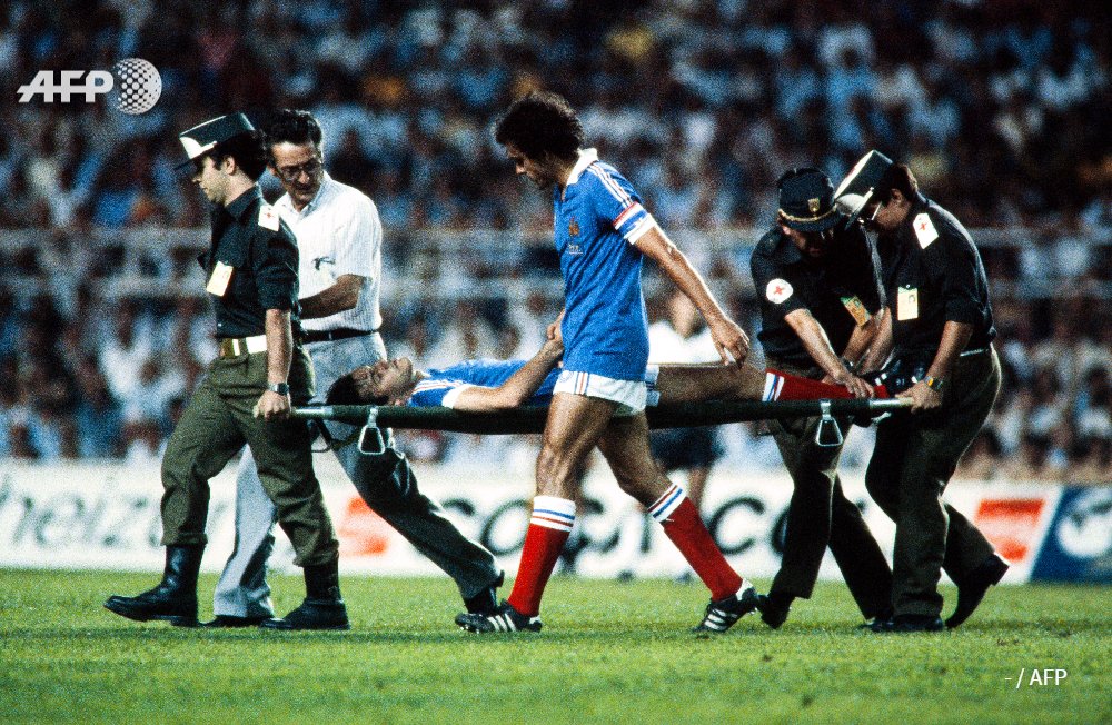 afpfr's tweet photo. #Euro2016 Après les éliminations de 1982, 1985 & 2014, la #FRA prend enfin sa revanche face à la #GER #AFP https://t.co/FyTlIgr5WD
