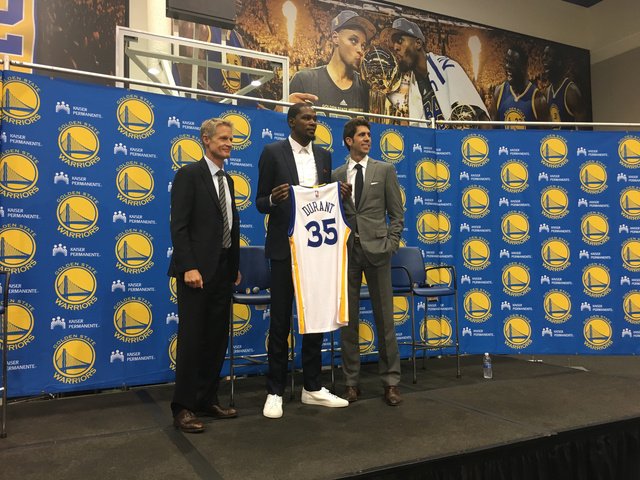 Looks like KD copped some new gear today... #KevinDurant #GoldenStateWarriors #Jersey #Notchlapelsuit #OKCThunder