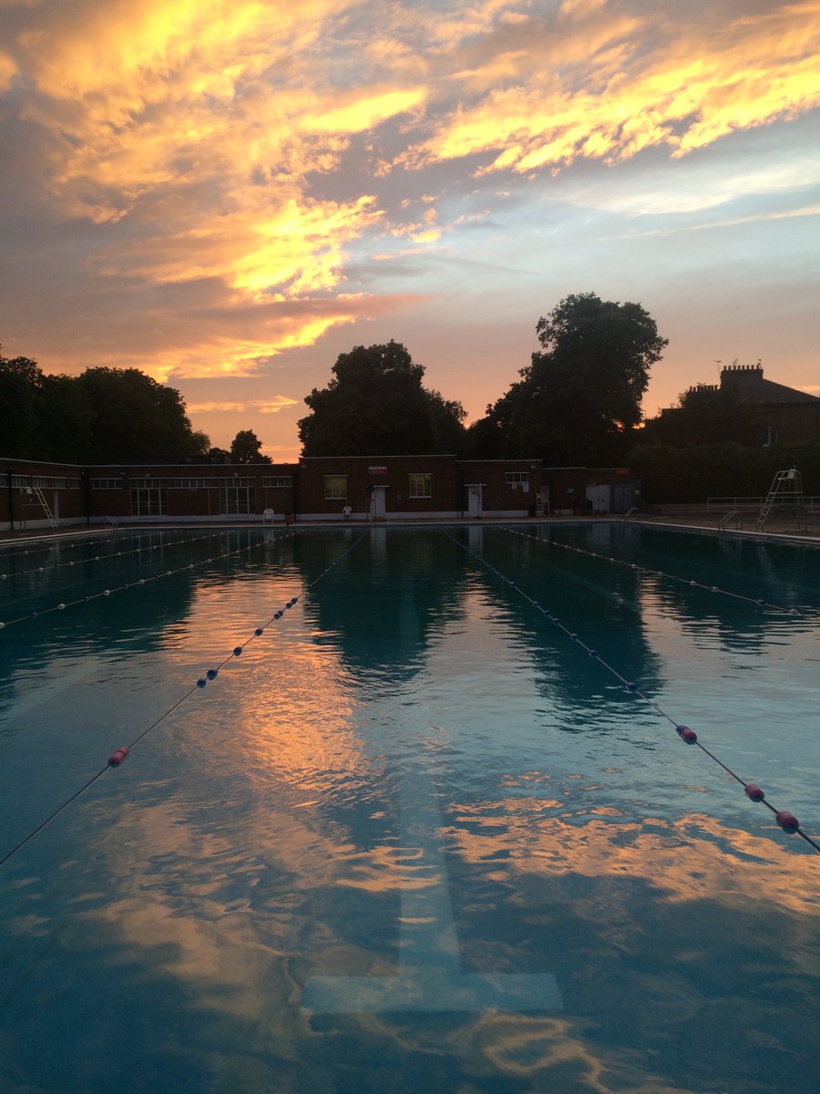BrockwellLido's tweet photo. Wow - Stunning Sunset at Brockwell Lido this evening..! https://t.co/9cmiH3z2m1