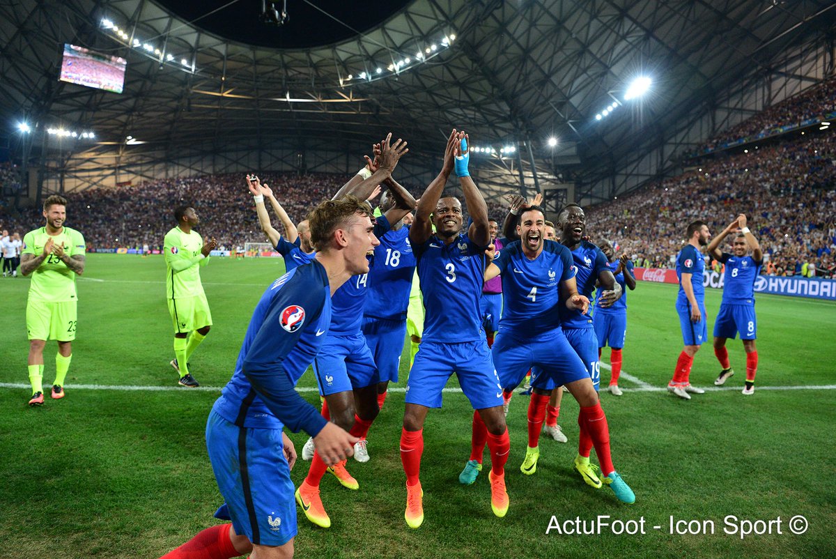 ActuFoot_'s tweet photo. Evra : "Je suis fier de tous ces jeunes. Leur objectif, c'est de me faire pleurer. Pour ça, il faut gagner l'Euro !" https://t.co/wRrXZvWvQz