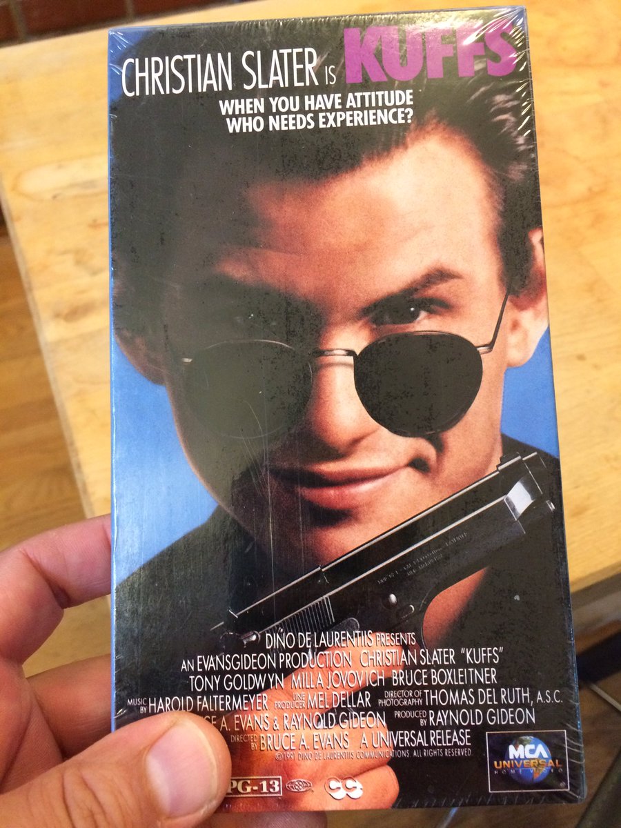 Wonder if <a href="/greggturkington/">Creator of Ruined Deck of Cards 1</a> will autograph my favorite On Cinema Popcorn Classic tonite <a href="/thecrocodile/">thecrocodile</a> #oscarfever