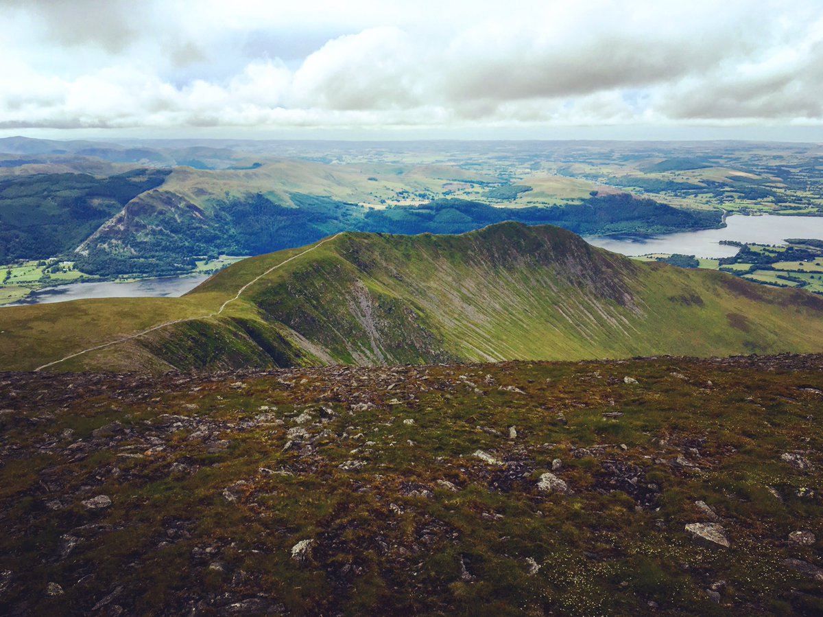 __lizzyjones's tweet photo. #longsideedge #skiddawsummit #view #skiddaw #lakedistrict https://t.co/bFHHb34FoK