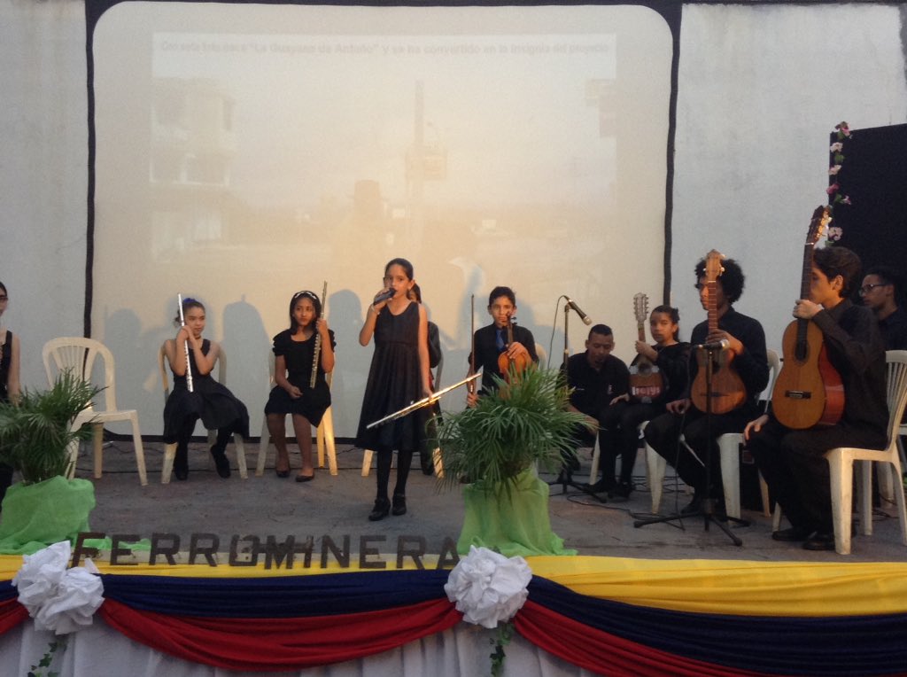 Edson_Acero's tweet photo. Celebrando #55AniversarioDeCiudadGuayana en el Centro Cívico @FerromineraCSV @generalzambrano https://t.co/Z5tPibg6hf