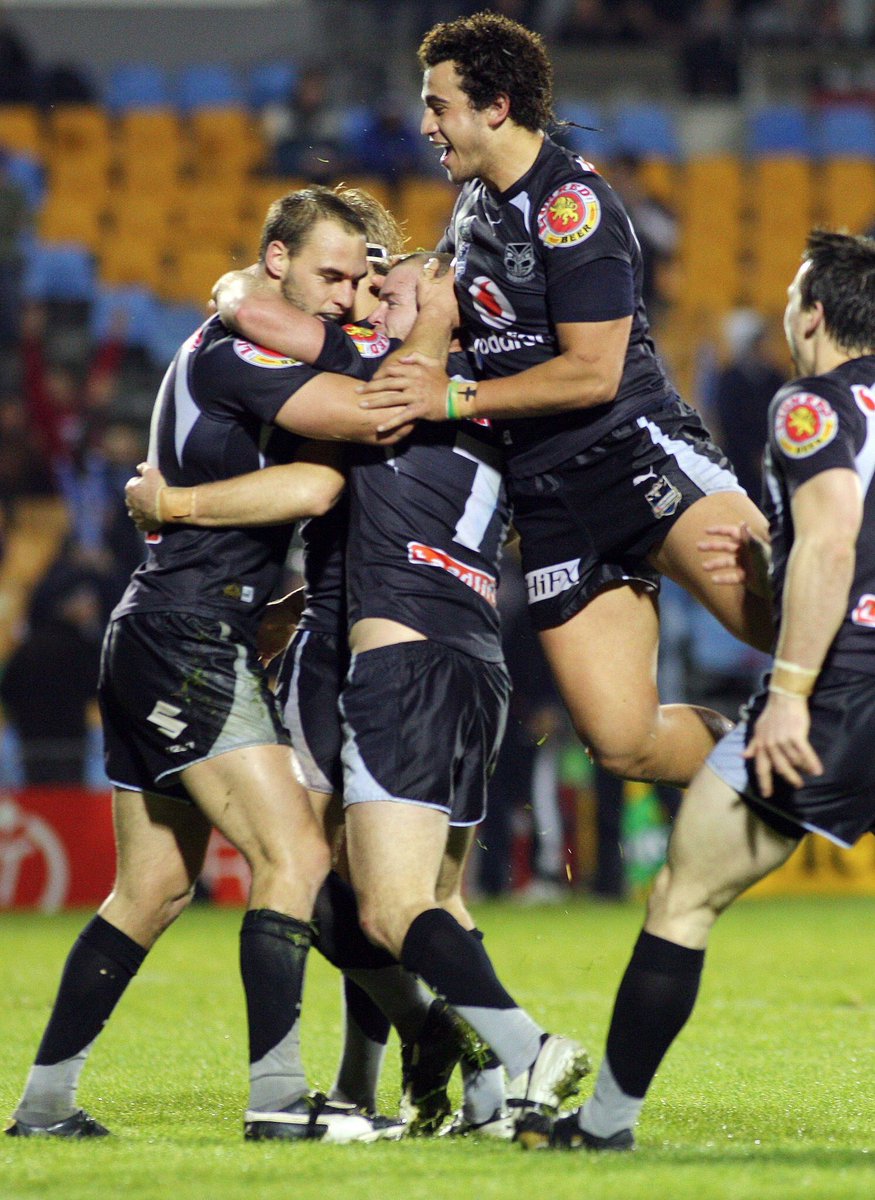 GRovelli's tweet photo. Flashback Friday, great memories #jucrew @NZWarriors @NathanFien @RubenWiki1 @wittdog6 @toddbyrne @ManuVatuvei https://t.co/TV9iJo5rf7