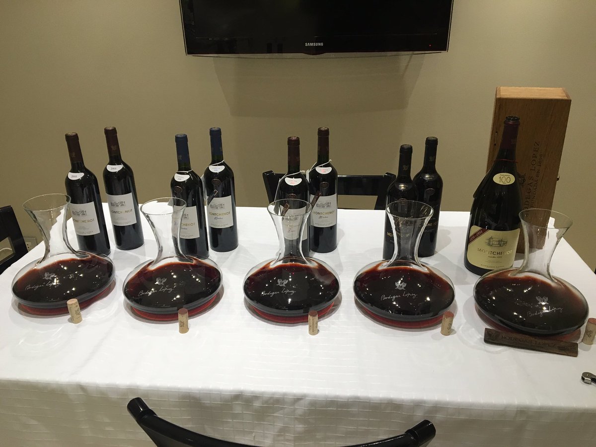 WineMDQ's tweet photo. Asi estamos Vertical de Bodegas Lopez 75, 88,95, 99, 2005 #unalucha https://t.co/6DTbAowGyx