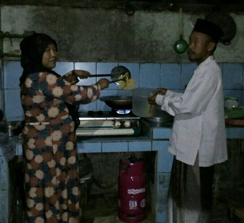 mufalikhahghof1's tweet photo. kami pencinta negri meski bukan pegawai negri .ayo kurang barang subsidi... https://t.co/6HQnJQMgko