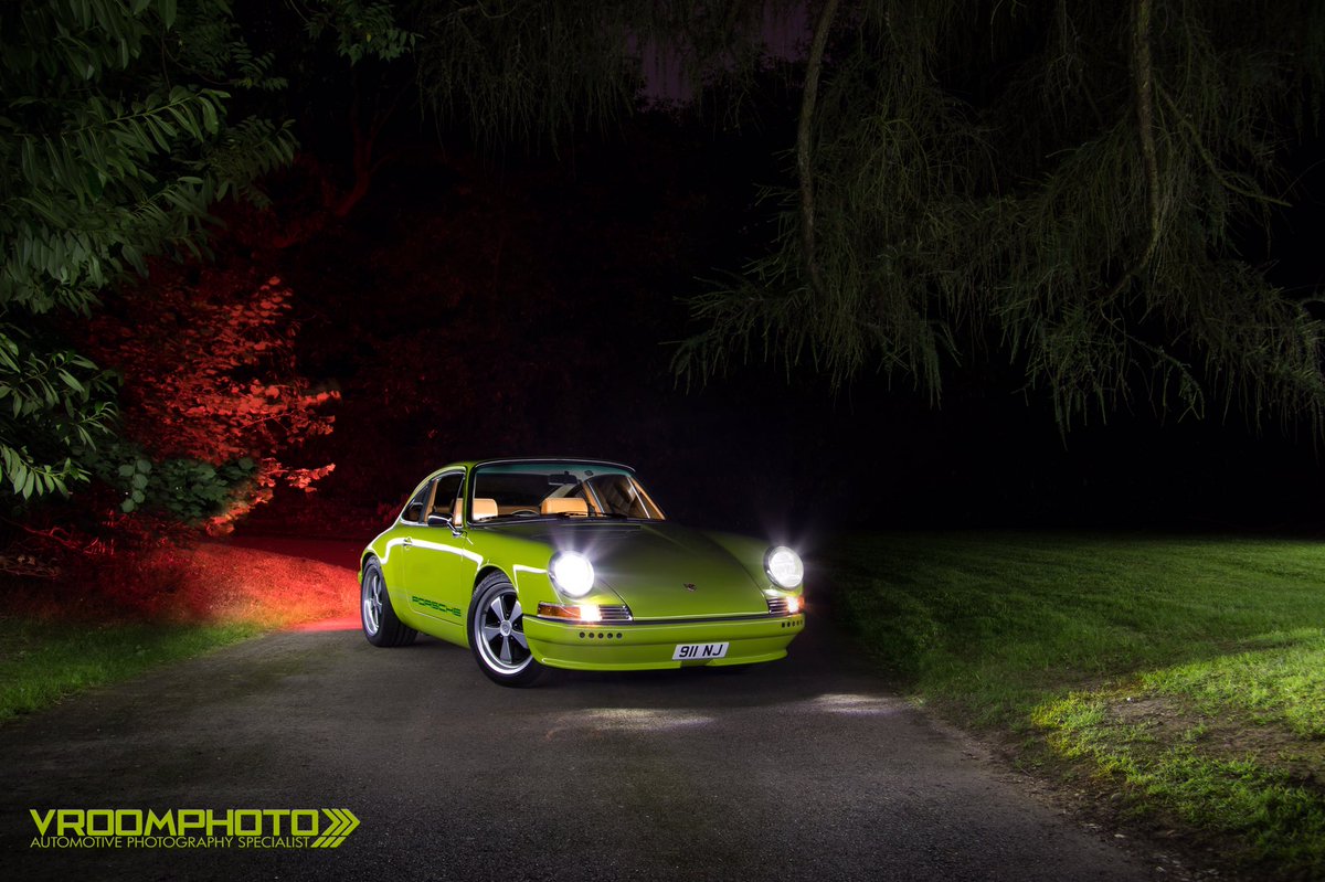 vroom_photo's tweet image. One of the photos I took last night of a friends #Porsche #964 #backdate