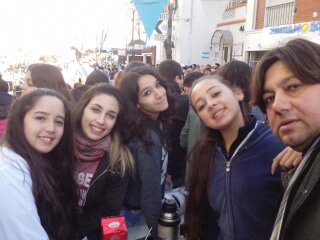 miiluurios's tweet photo. La banda de raulito a jajaj 😉 @IamPatitas #Cami #Marian #Precep #HoyEnElActo 😀 https://t.co/ifCwLf2EAk