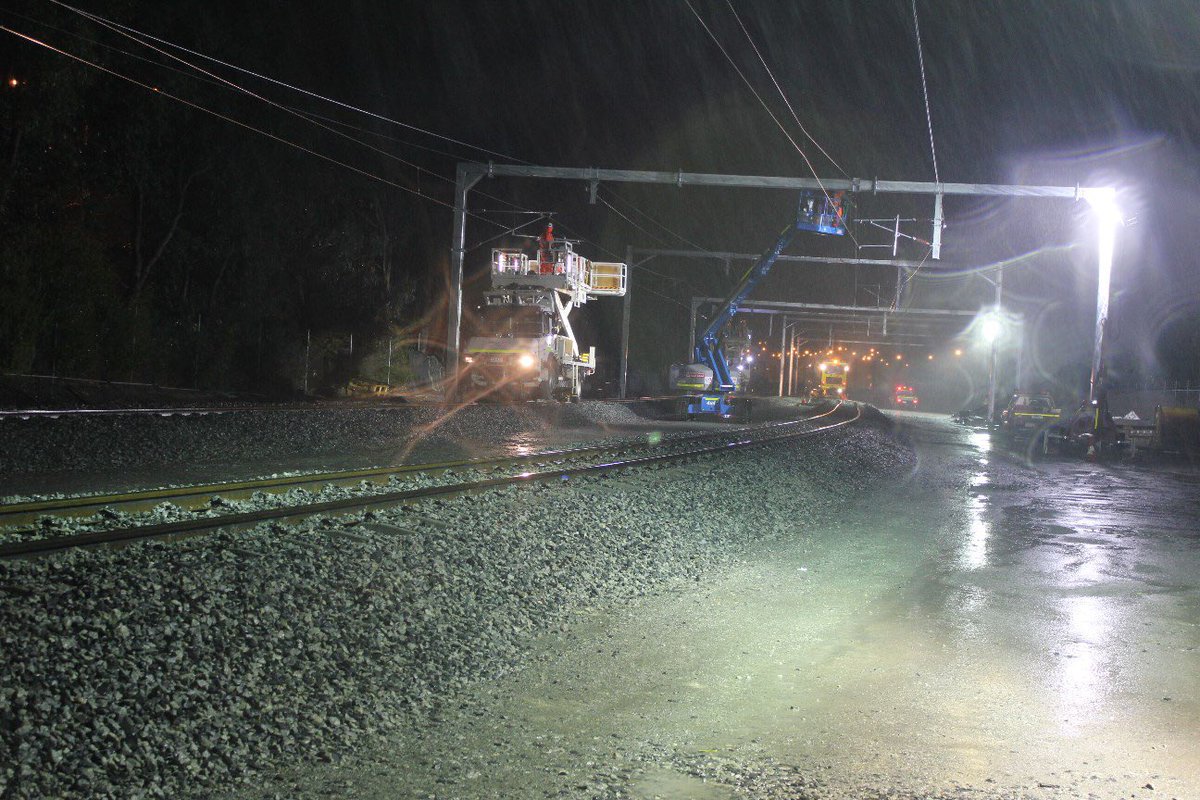 PerthTrainShuts's tweet image. Working rain, hail or shine to get the job the done so that trains can be back up + running on Sunday  #perthweather