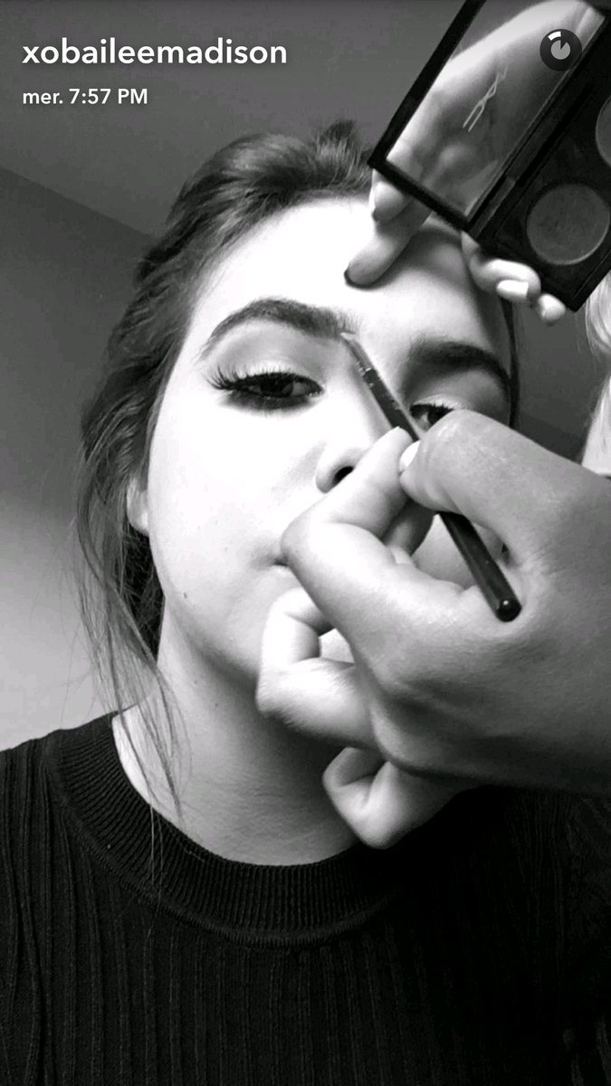 OUATCastSnaps's tweet image. [NEW] @BaileeMadison 's snapchat story. (1, 3, 4)