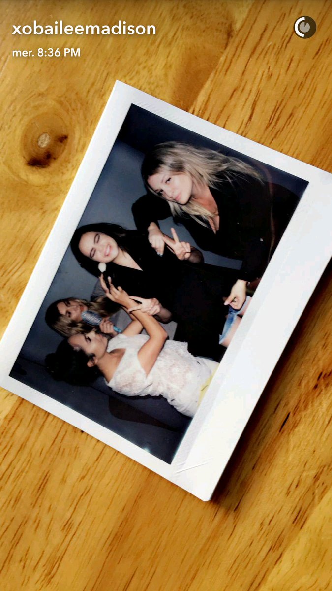 OUATCastSnaps's tweet image. [NEW] @BaileeMadison 's snapchat story. (1, 3, 4)